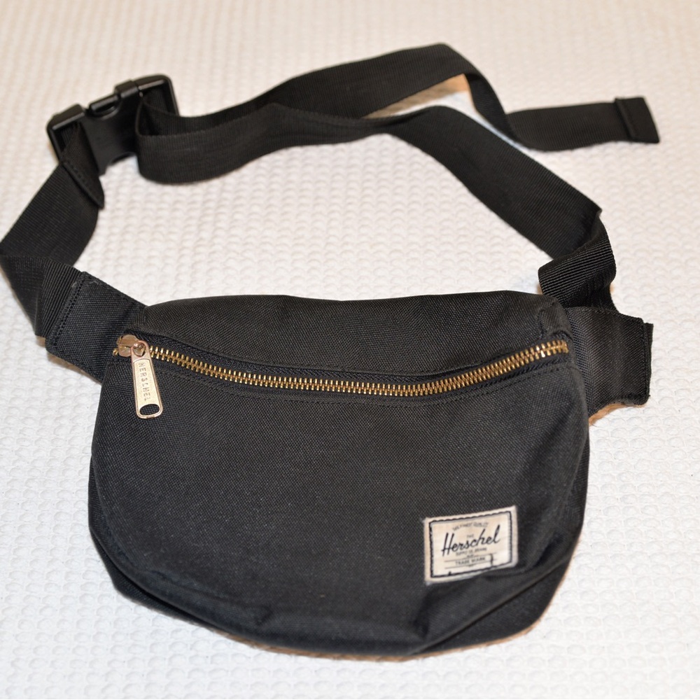 🚫Sold🚫 Herschel Supply Company Black Belt Bag Adjustable Strap